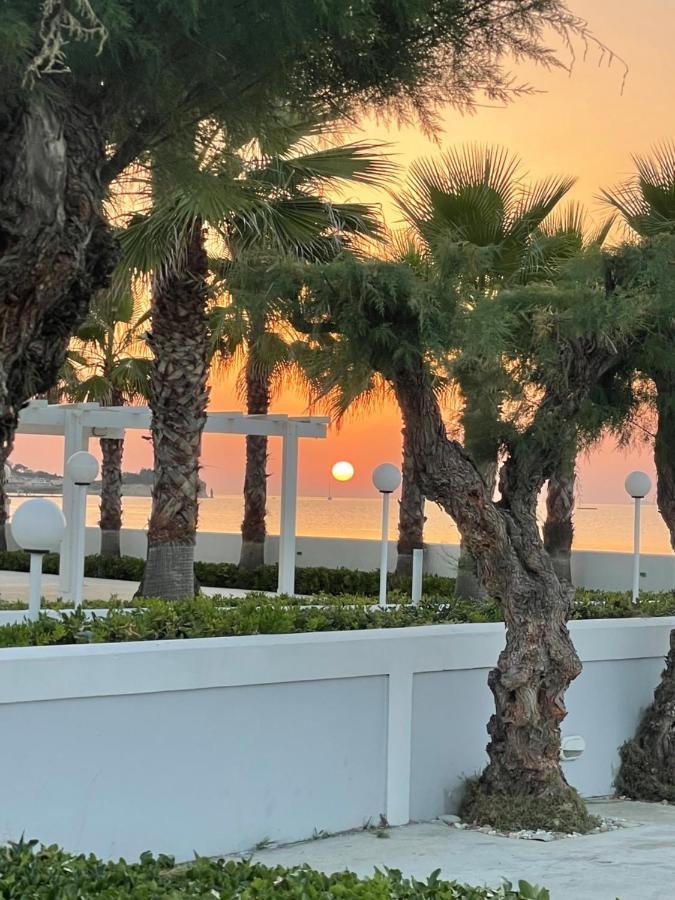 Beautiful Nearby Beach House With Garden, Private Pool And Large Yard シダリオン エクステリア 写真