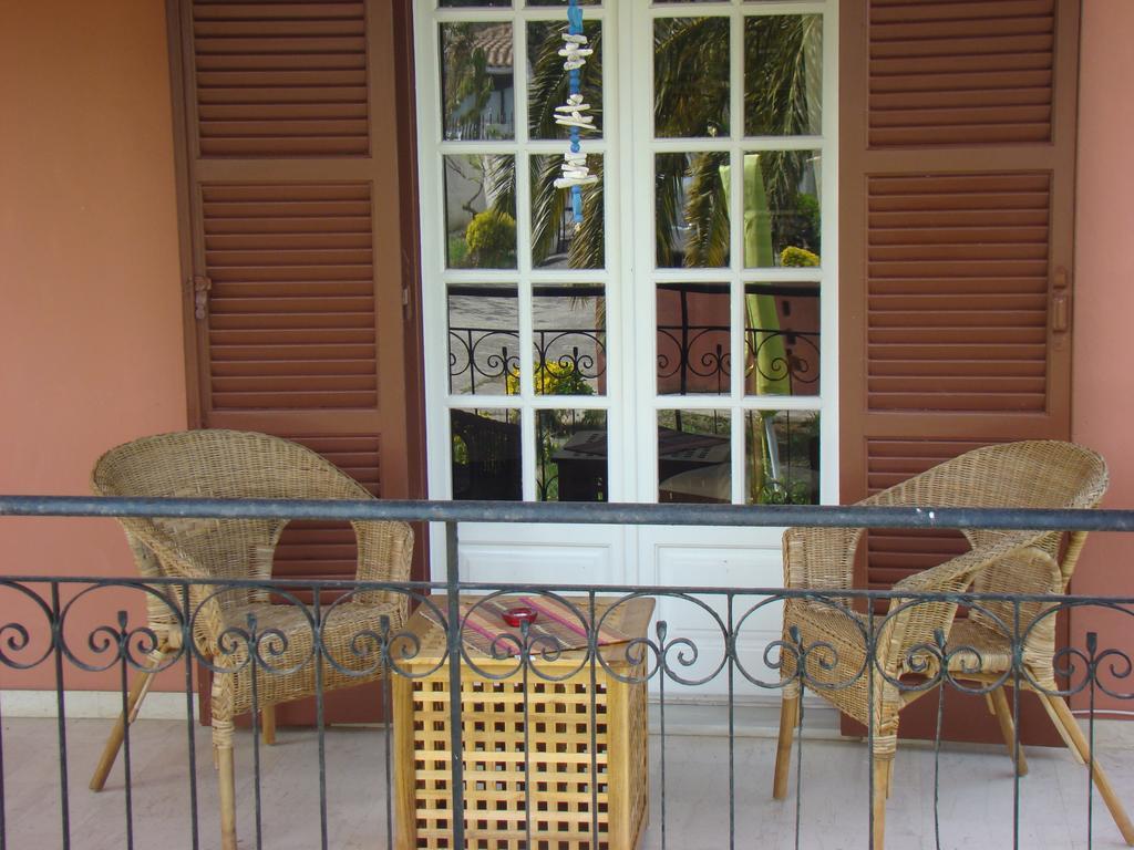Beautiful Nearby Beach House With Garden, Private Pool And Large Yard シダリオン エクステリア 写真